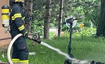 FOTO: Výbuch kolobežky otriasol celou bytovkou v Trenčíne