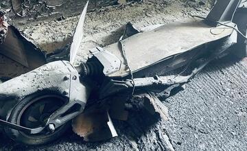 FOTO: Výbuch kolobežky otriasol celou bytovkou v Trenčíne