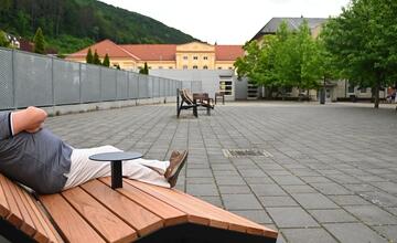FOTO: V Trenčianskych Tepiciach chcú byť bez cigaretového dymu. V meste vyrástla nová oddychová zóna