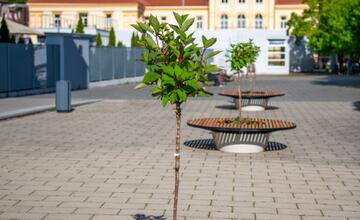 FOTO: V Trenčianskych Tepiciach chcú byť bez cigaretového dymu. V meste vyrástla nová oddychová zóna