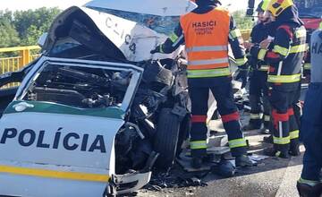 FOTO: Tragická nehoda na diaľnici D1, do hasičov narazil kamión
