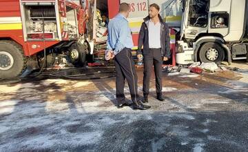 FOTO: Tragická nehoda na diaľnici D1, do hasičov narazil kamión