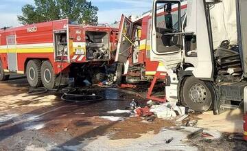 FOTO: Poľský kamión usmrtil zasahujúcich hasičov na D1