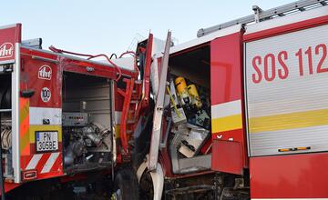 FOTO: Tragická dopravná nehoda hasičov a policajtov na diaľnici D1 pri Novom Meste nad Váhom