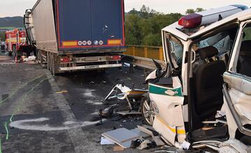 FOTO: Tragická dopravná nehoda hasičov a policajtov na diaľnici D1 pri Novom Meste nad Váhom