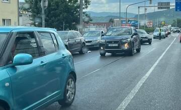 FOTO: Nehoda na Bratislavskej ulici v Trenčíne