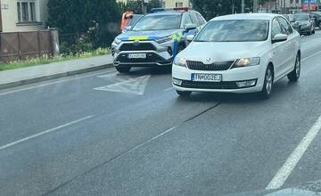 FOTO: Nehoda na Bratislavskej ulici v Trenčíne