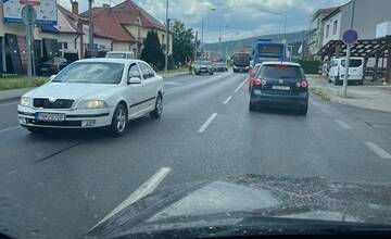 FOTO: Nehoda na Bratislavskej ulici v Trenčíne