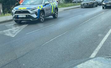 FOTO: Nehoda na Bratislavskej ulici v Trenčíne