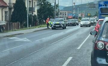 FOTO: Nehoda na Bratislavskej ulici v Trenčíne