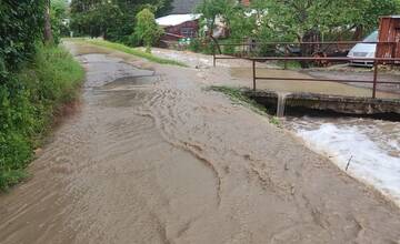 FOTO: Pri Trenčíne zaplavilo viacero rodinných domov