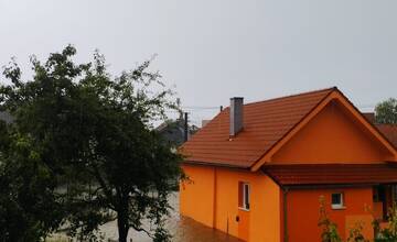 FOTO: Pri Trenčíne zaplavilo viacero rodinných domov
