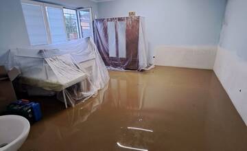 FOTO: Pri Trenčíne zaplavilo viacero rodinných domov