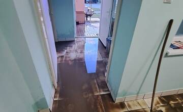 FOTO: Pri Trenčíne zaplavilo viacero rodinných domov