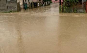 FOTO: Záplavy trápia aj obyvateľov Kočoviec