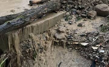 FOTO: Záplavy trápia aj obyvateľov Kočoviec