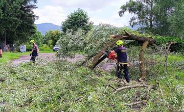 FOTO: Dažde spôsobili škody na majetkoch aj úrodách ľudí