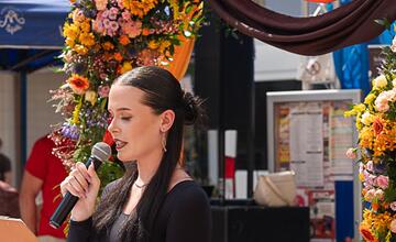 FOTO: Módna prehliadka v Púchove zaplnila pešiu zónu. Študenti prezentovali vlastnoručne ušité modely