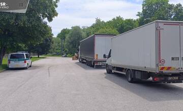 FOTO: Polícia si posvietila na kamióny v kraji 