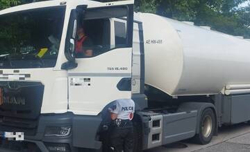 FOTO: Polícia si posvietila na kamióny v kraji 