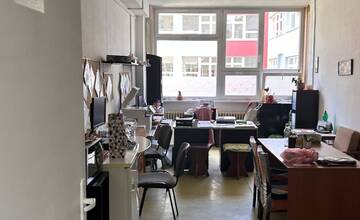 FOTO: V Handlovej otvorili nové komunitné centrum na podporu a zlepšenie životných podmienok rómskych obyvateľov