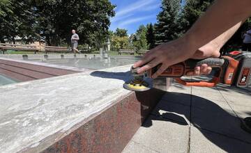 FOTO: Rekonštrukcia fontány v Novom Meste nad Váhom