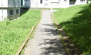 FOTO: Južania sa už nemusia potkýnať o nerovný povrch chodníkov 