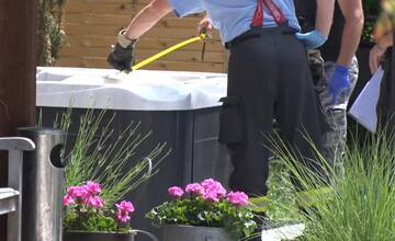 FOTO: Mužovi a žene sa už nedalo pomôcť