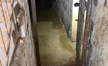 FOTO: Bytovka je už prázdna, prejde komplexným prerobením