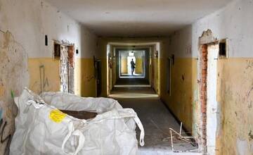 FOTO: Bytovka je už prázdna, prejde komplexným prerobením