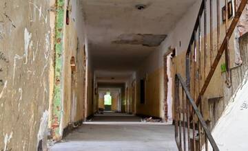 FOTO: Bytovka je už prázdna, prejde komplexným prerobením