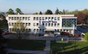 FOTO: Mestský úrad v Dubnici prejde rekonštrukciou