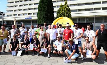 FOTO: Do Trenčianskych Teplíc zavítalo viac ako 20 silákov