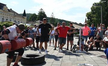 FOTO: Do Trenčianskych Teplíc zavítalo viac ako 20 silákov