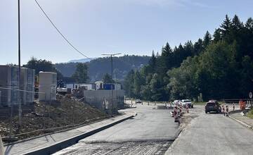 FOTO: Výstavba kruhovej križovatky v Handlovej