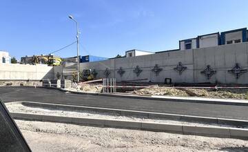 FOTO: Výstavba kruhovej križovatky v Handlovej