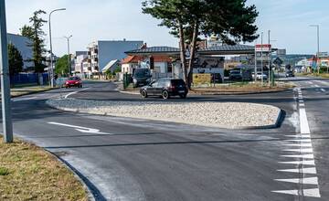 FOTO: Na križovatke v Novom Meste nad Váhom už neodbočíte priamo na Trenčín