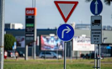 FOTO: Na križovatke v Novom Meste nad Váhom už neodbočíte priamo na Trenčín