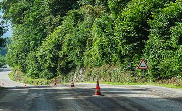 FOTO: Trenčianska župa opraví 35 kilometrov ciest za dva týždne. Počítajte s dopravnými obmedzeniami