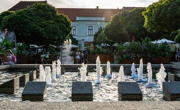 FOTO: Fontána na námestí v Novom Meste nad Váhom nie je bezpečná na kúpanie