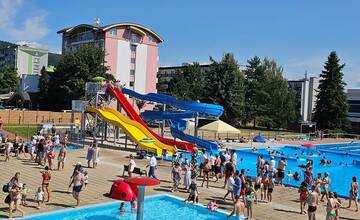 FOTO: Letné kúpalisko v Púchove je otvorené. Pribudli tri nové tobogány aj upravený bazén na tri časti