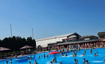 FOTO: Letné kúpalisko v Púchove je otvorené. Pribudli tri nové tobogány aj upravený bazén na tri časti