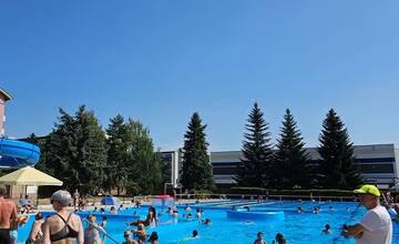 FOTO: Letné kúpalisko v Púchove je otvorené. Pribudli tri nové tobogány aj upravený bazén na tri časti
