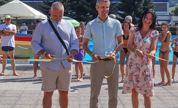 FOTO: Letné kúpalisko v Púchove je otvorené. Pribudli tri nové tobogány aj upravený bazén na tri časti