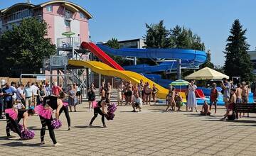 FOTO: Letné kúpalisko v Púchove je otvorené. Pribudli tri nové tobogány aj upravený bazén na tri časti