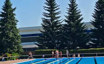FOTO: Letné kúpalisko v Púchove je otvorené. Pribudli tri nové tobogány aj upravený bazén na tri časti