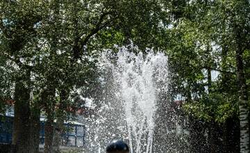 FOTO: Fontána v Novom Meste nad Váhom je opätovne spustená. Vyžadovala si rekonštrukciu