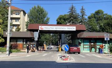 FOTO: Fakultná nemocnica v Trenčíne zverejnila komunikáciu s novinárom Denníka Sme