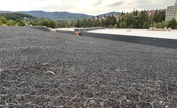 FOTO: Práce na obchodnom centre v Handlovej pokračujú. Čo už je hotové?