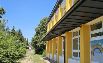 FOTO: Začína výstavba cesty v areáli školy